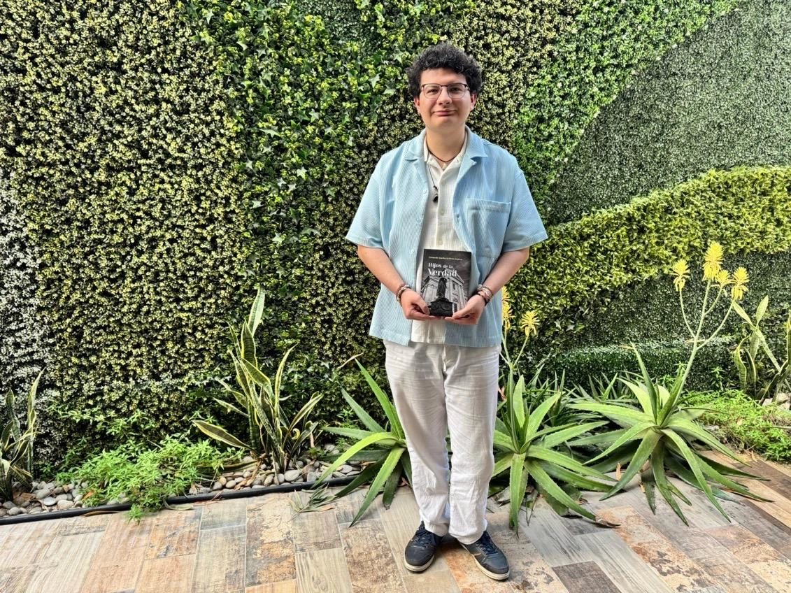 Leonardo Emiliano Pérez Espino irrumpe en el mundo literario con un thriller político que desafía a los dioses