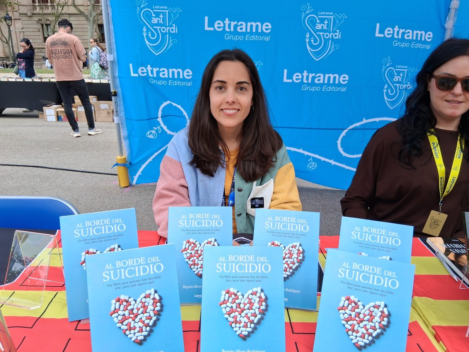 Begoña Moro Rodríguez emociona en Sant Jordi con su libro “Al borde del suicidio. Un libro para quienes han decidido irse, pero aún siguen aquí”