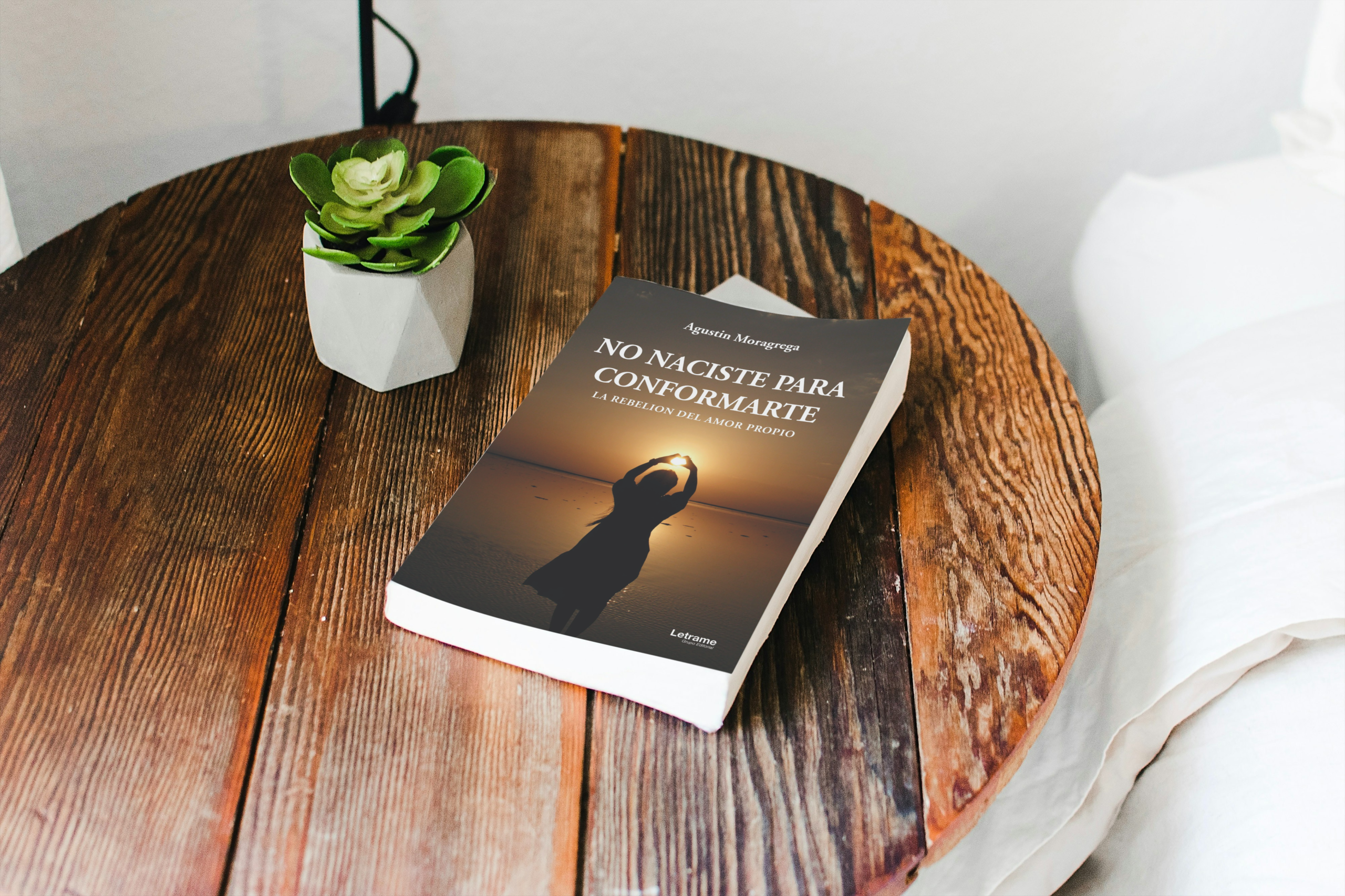 Agustín Moragrega lanza No naciste para conformarte