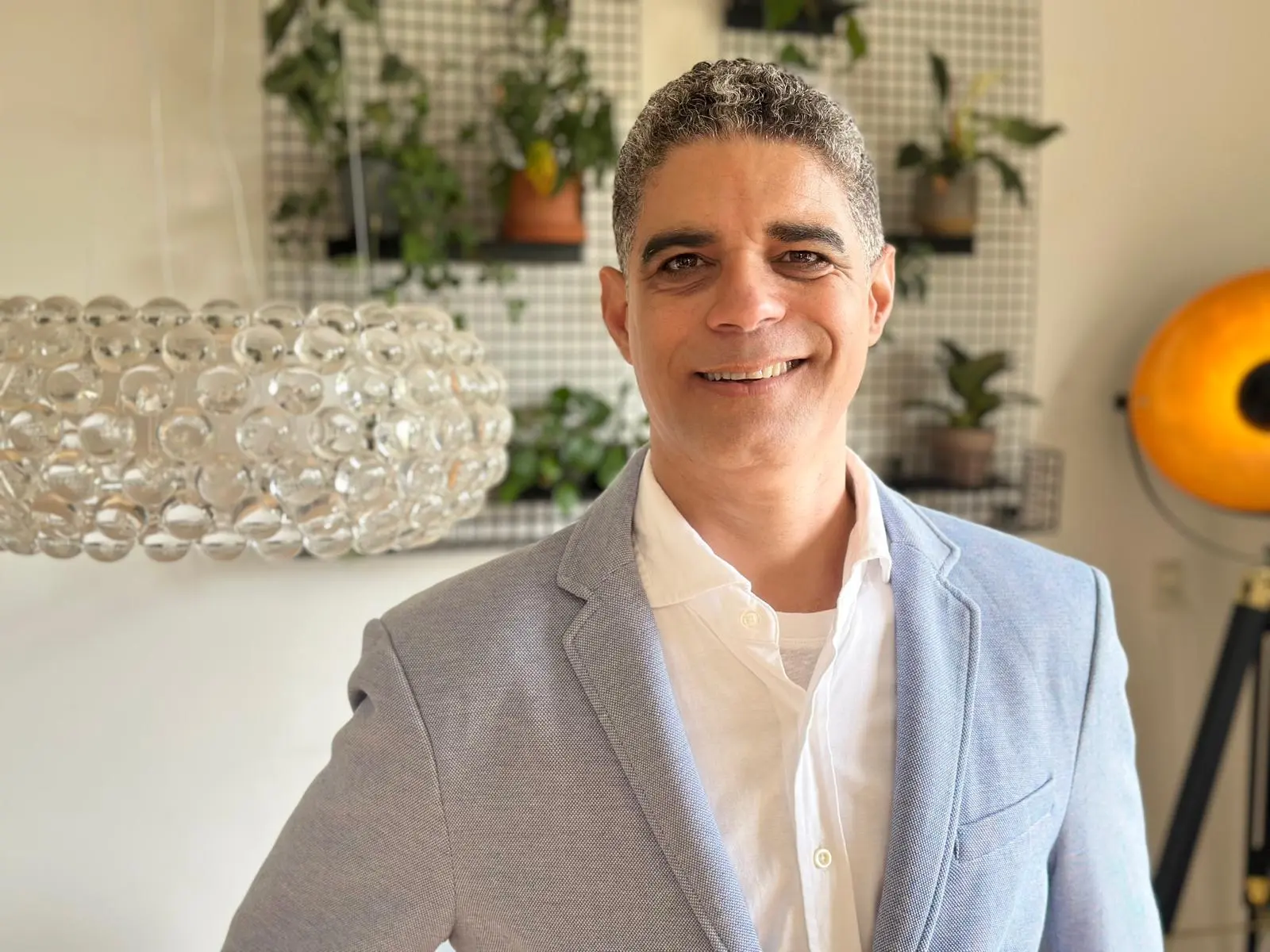 Guillermo Enrique Lorente Deroncelé y su viaje interior en Vagando, pero no perdido