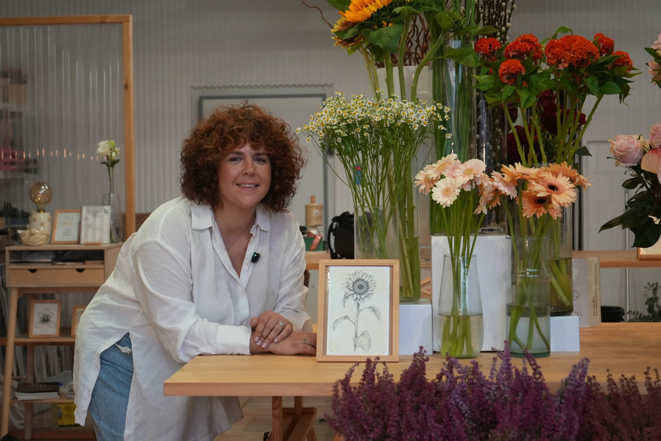 Al Alba, la floristería de Almerimar que celebra cinco años llenos de arte, flores y emoción