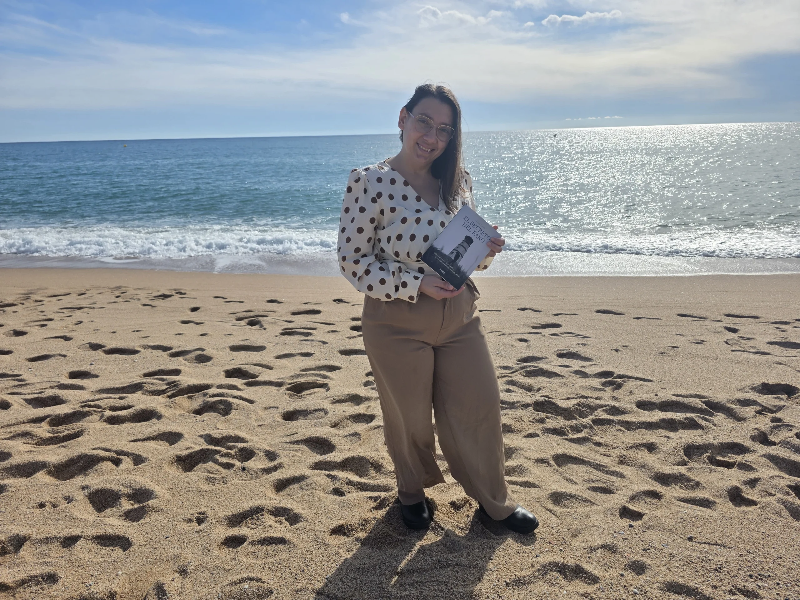 Melissa Casado Cubero (MeliJoe) debuta con El secreto del faro, una novela emocional que ilumina el duelo desde la esperanza